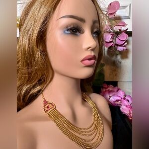 BEAUTIFUL VINTAGE GOLD TONE BEADED NECKLACE WITH HOT PINK STONES